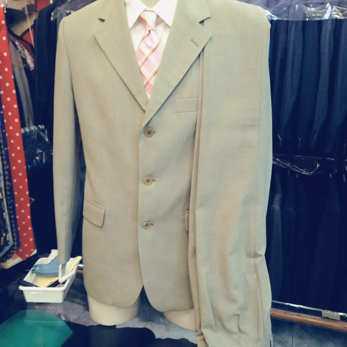 Traje de verano en beige claro, vista 2