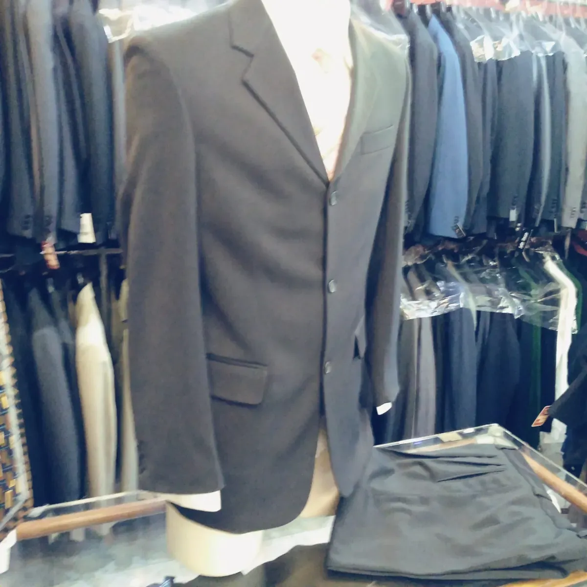 Traje negro, vista 2