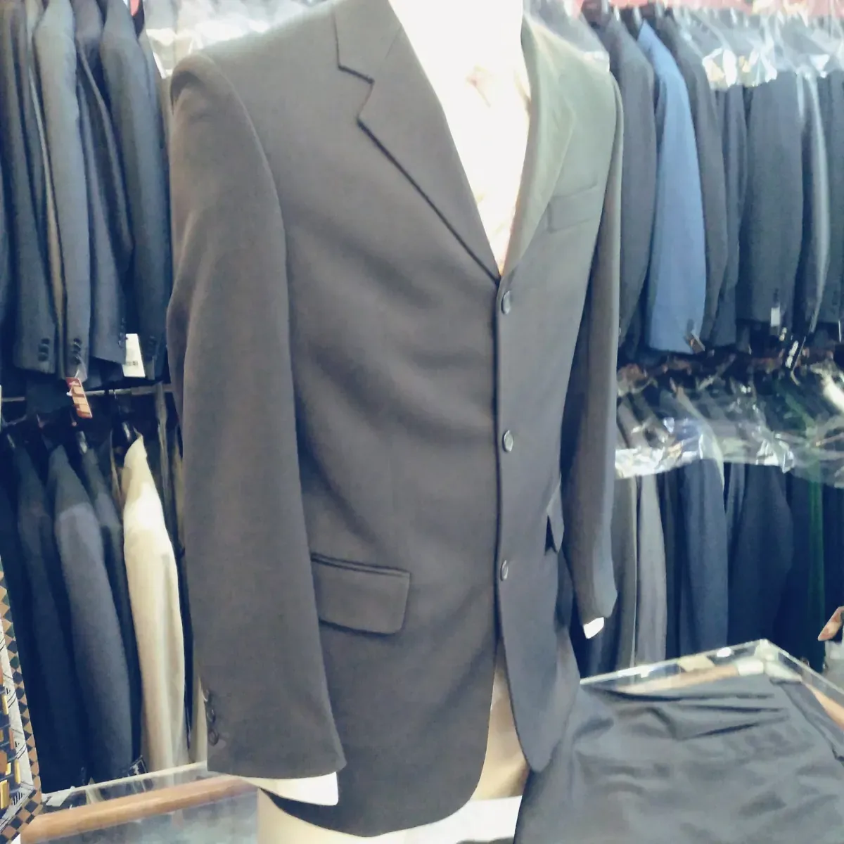 Traje negro, vista 4